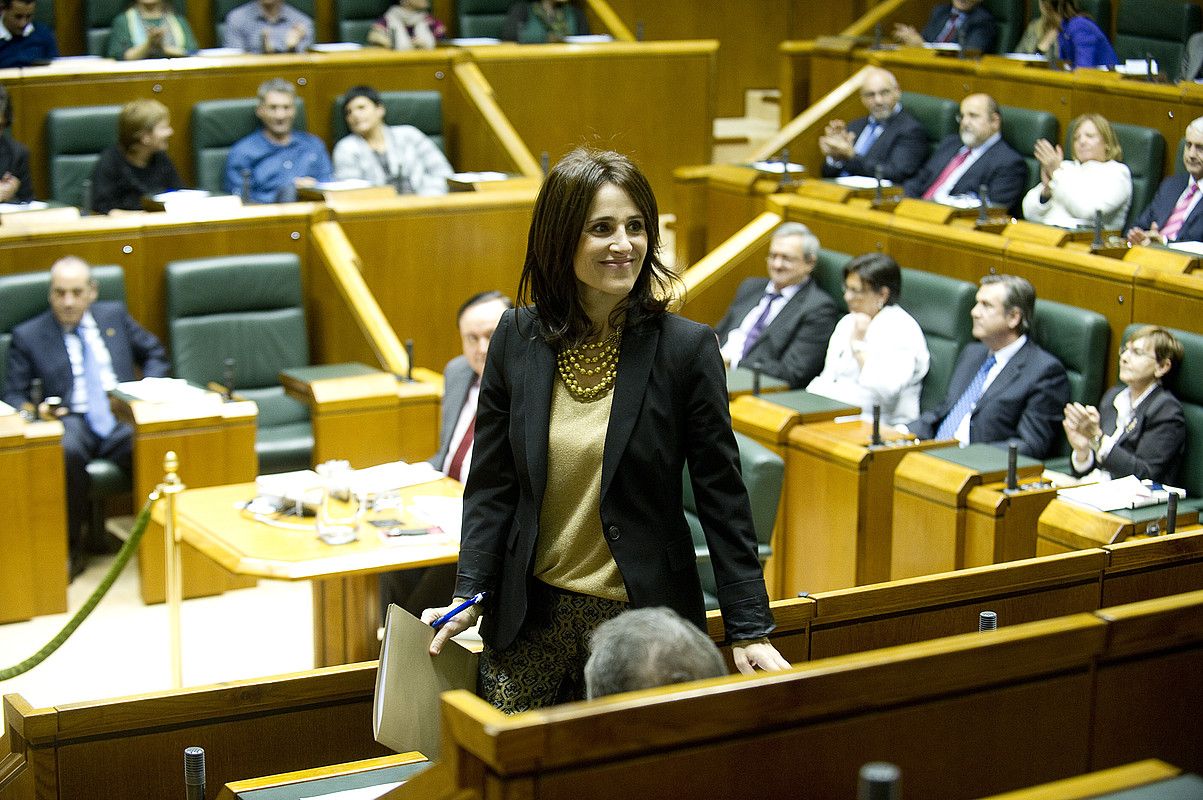 Eusko Legebiltzarreko presidente Tejeria, atzo, legebiltzarra eratzeko saioan. RAUL BOGAJO / ARGAZKI PRESS.