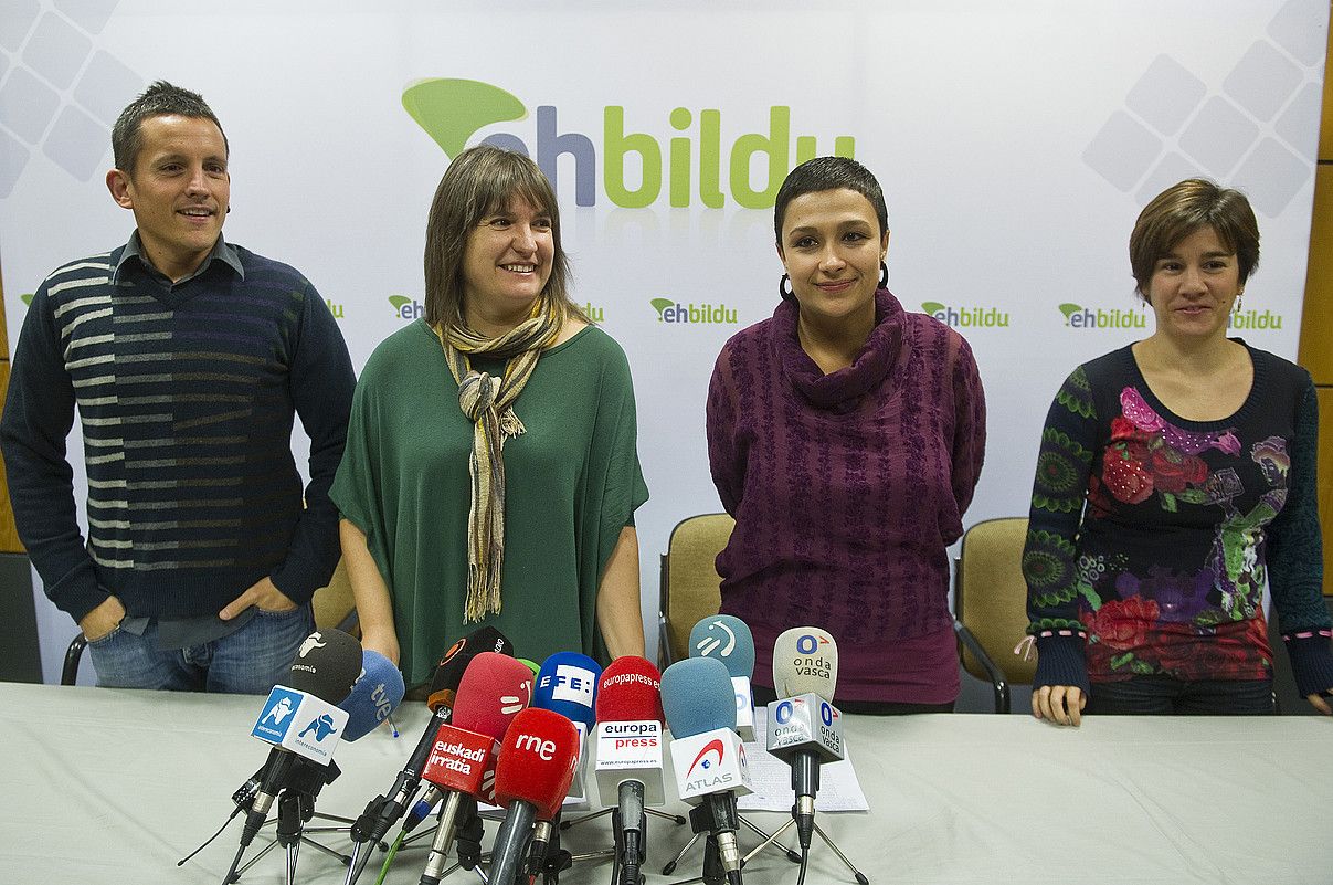 Dani Maeztu, Maribi Ugarteburu, Diana Urrea eta Leire Pinedo, atzo, Bilbon. LUIS JAUREGIALTZO / ARGAZKI PRESS. Dani Maeztu, Maribi Ugarteburu, Diana Urrea eta Leire Pinedo, atzo, Bilbon. LUIS JAUREGIALTZO / ARGAZKI PRESS.