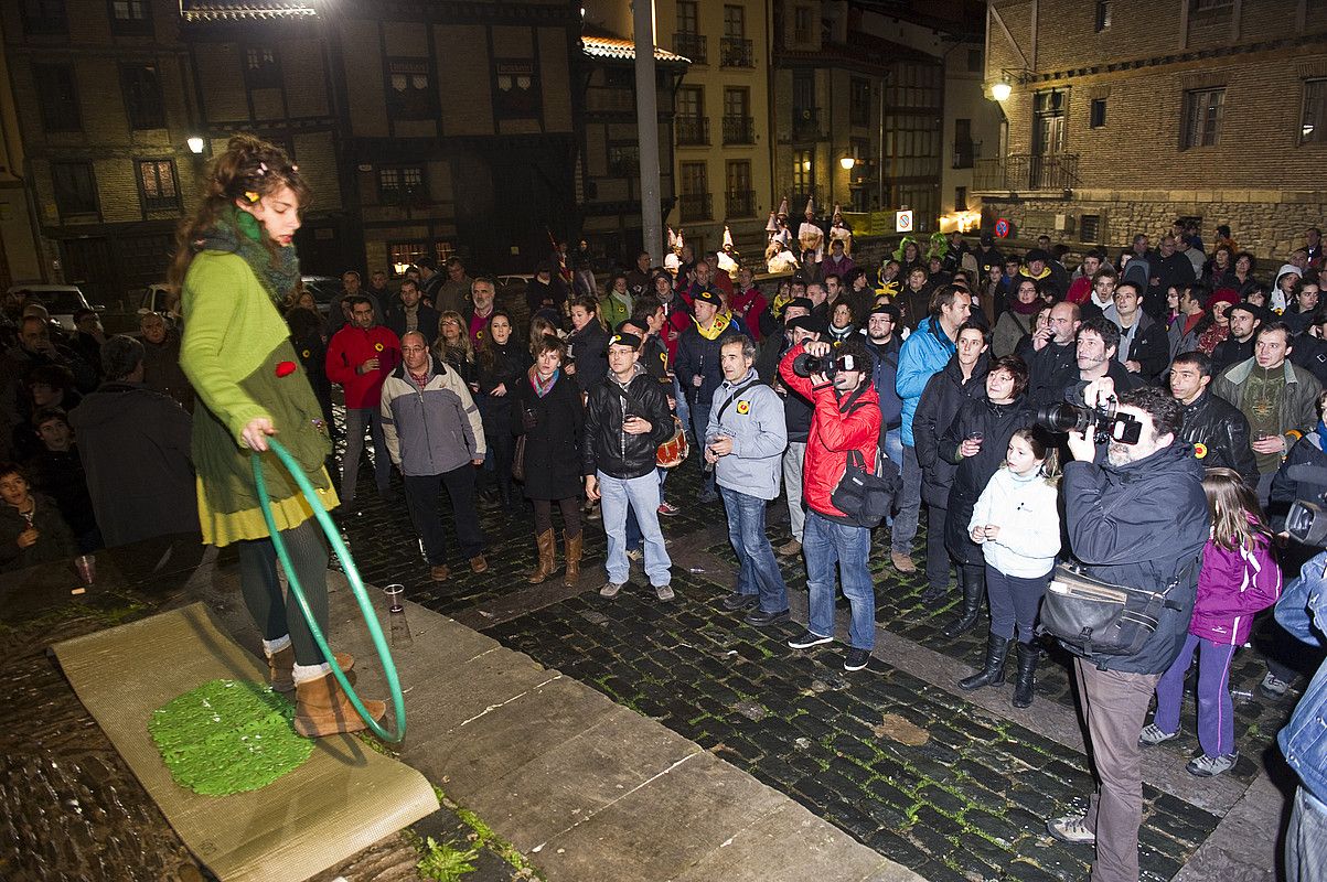 Buruileria plazan hasi zen ospakizuna. JUANAN RUIZ / ARP. Buruileria plazan hasi zen ospakizuna. JUANAN RUIZ / ARP.