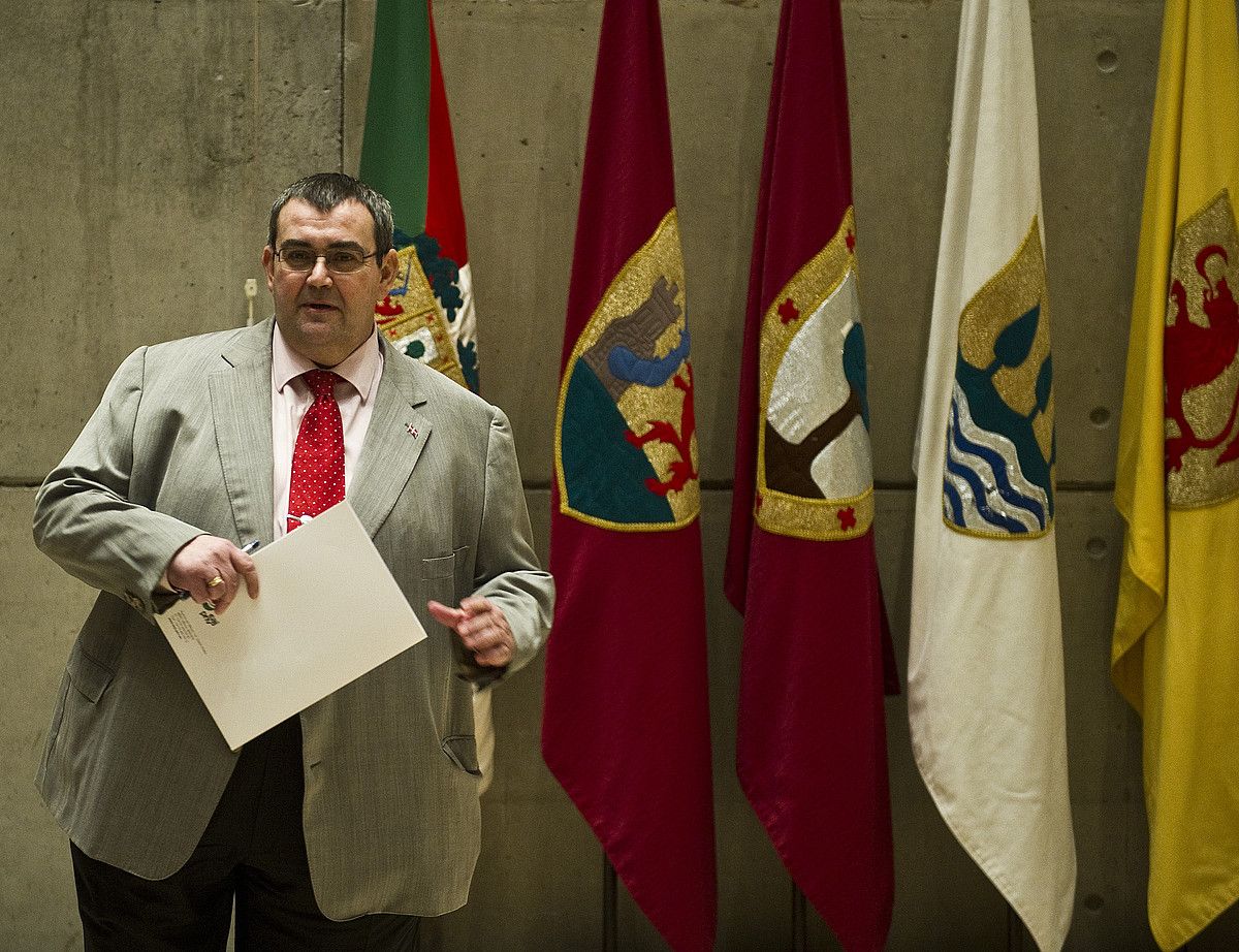 Koldo Mediavilla EBBk arlo instituzionalerako duen arduraduna, atzoko agerraldian. LUIS JAUREGIALTZO / ARGAZKI PRESS. Koldo Mediavilla EBBk arlo instituzionalerako duen arduraduna, atzoko agerraldian. LUIS JAUREGIALTZO / ARGAZKI PRESS.