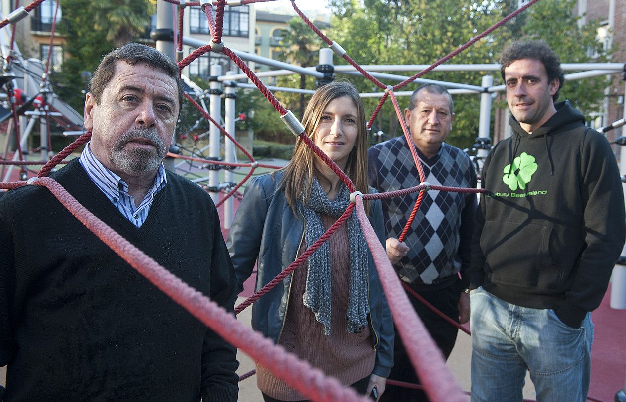 Tourette Euskadi elkarteko kideak, Tolosan. JON URBE / ARGAZKI PRESS. Tourette Euskadi elkarteko kideak, Tolosan. JON URBE / ARGAZKI PRESS.