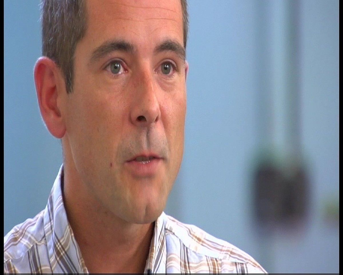 Paul Rios Lokarriko koordinatzailea Año Uno dokumentalean. ETB. Paul Rios Lokarriko koordinatzailea Año Uno dokumentalean. ETB.