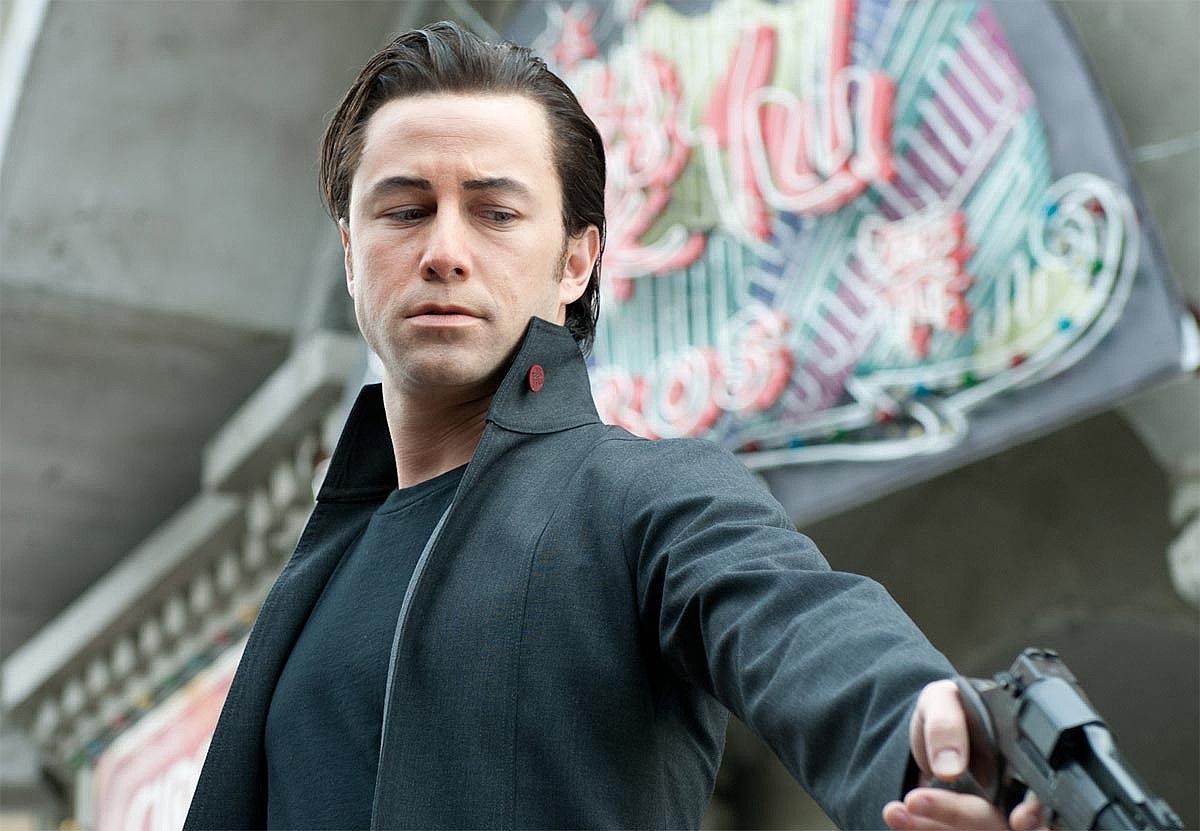 Joseph Gordon-Lewitt da filmeko protagonista Bruce Willis beteranoarekin batera. BERRIA. Joseph Gordon-Lewitt da filmeko protagonista Bruce Willis beteranoarekin batera. BERRIA.