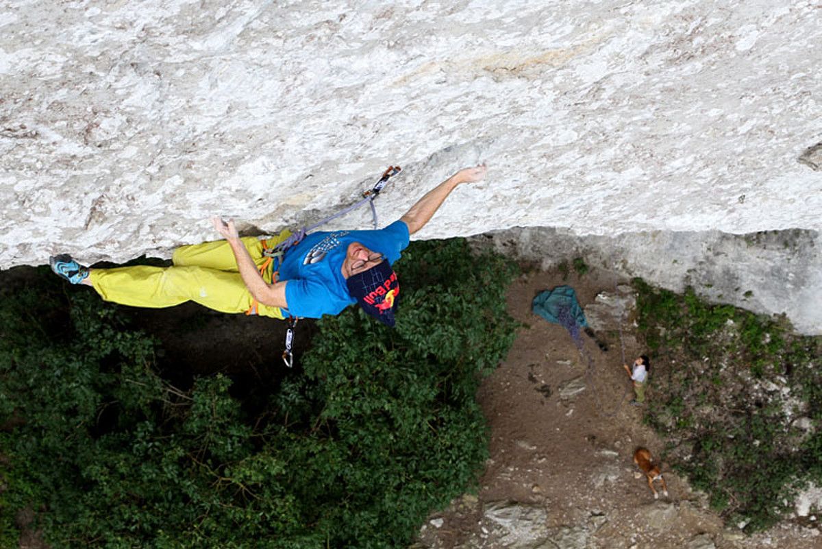 Iker Pou 'Celedon' (9a+) eskalatzen. POU ANAIAK. Iker Pou 'Celedon' (9a+) eskalatzen. POU ANAIAK.