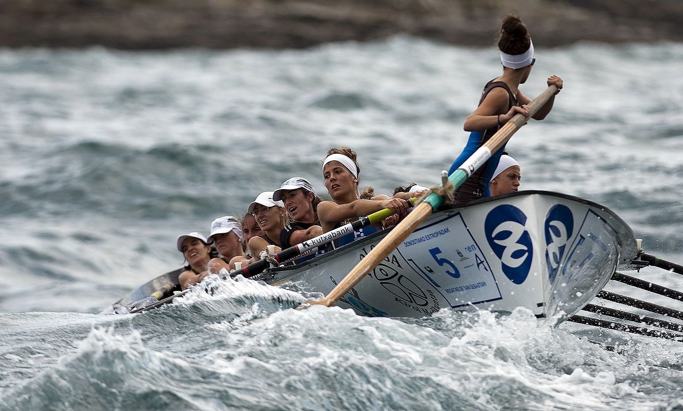 Getaria-Tolosa, joan den osteguneko sailkatze estropadan. J. CARLOS RUIZ / ARP.