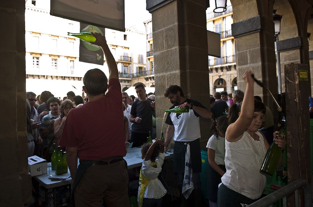 Sagardo Eguna izaten da Euskal Jaietako ekitaldirik jendetsuenetako bat. JUAN CARLOS RUIZ / ARGAZKI PRESS.