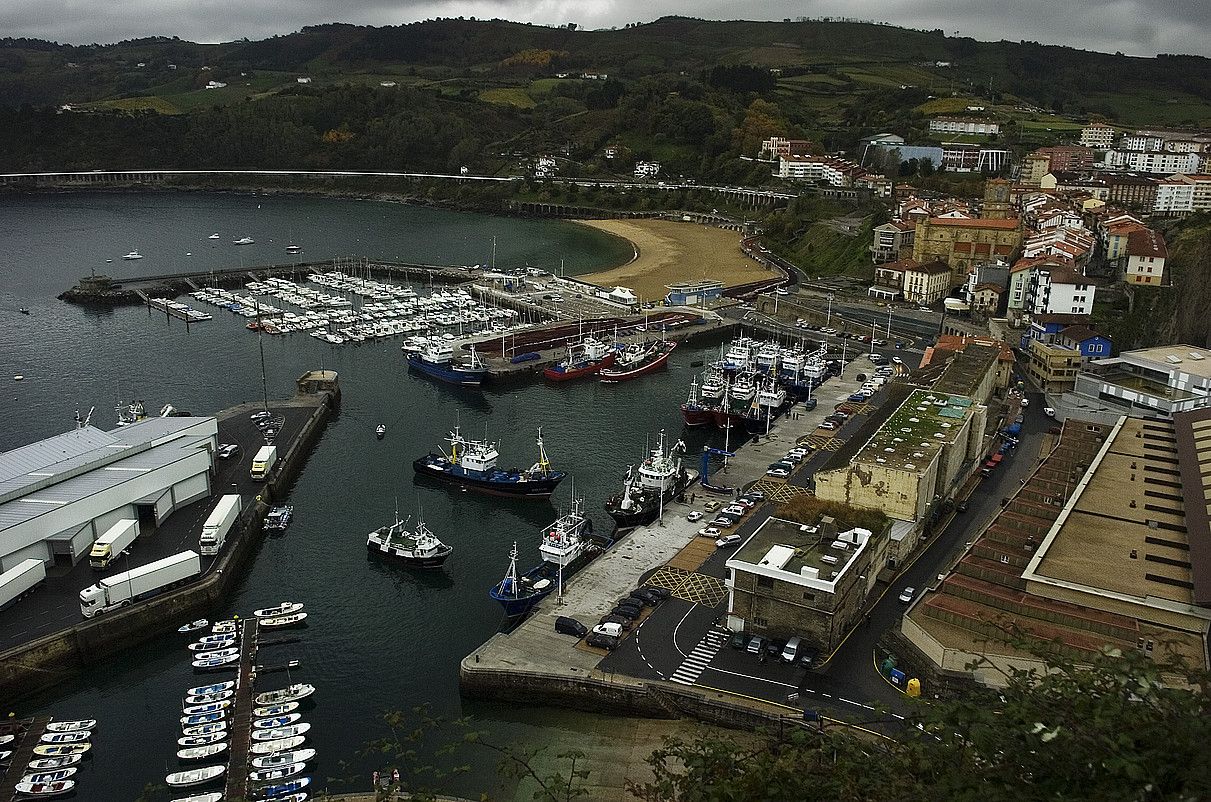 XIV. mendekoak dira Getariako portuaren lehen eraikuntzak. Lehenago, Malkorbeko portu naturala erabiltzen zuten herritarrek itsasoa ustiatzeko. JON URBE / ARGAZKI PRESS.