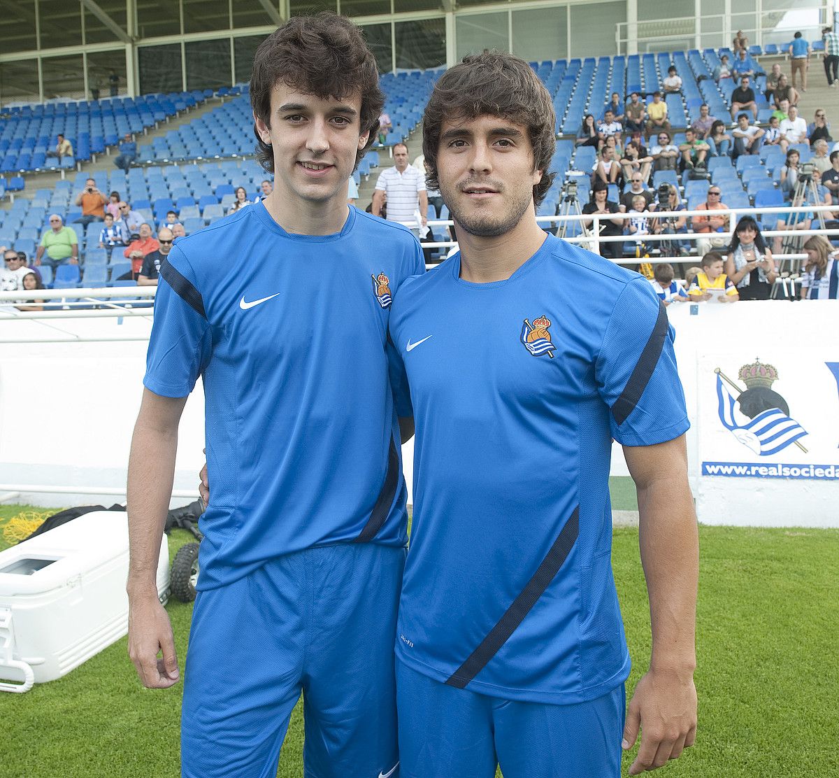 Ruben Pardo eta Javi Ros, Realaren denboraldi-aurreko lehen entrenamenduaren aurretik. JON URBE / ARGAZKI PRESS. Ruben Pardo eta Javi Ros, Realaren denboraldi-aurreko lehen entrenamenduaren aurretik. JON URBE / ARGAZKI PRESS.