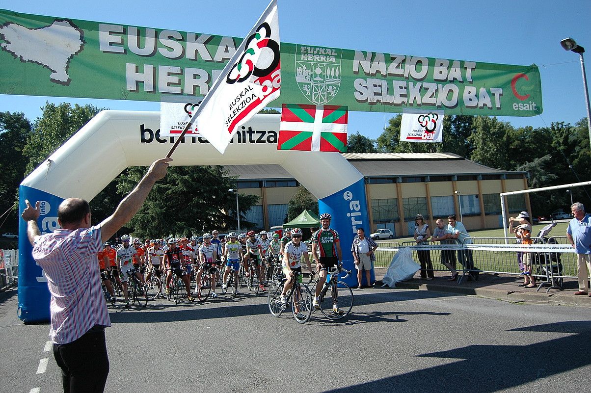 Gaur abiatuko da lasterketa, Mauletik. Eta bihar jokatuko dute bigarren etapa. ESAIT.