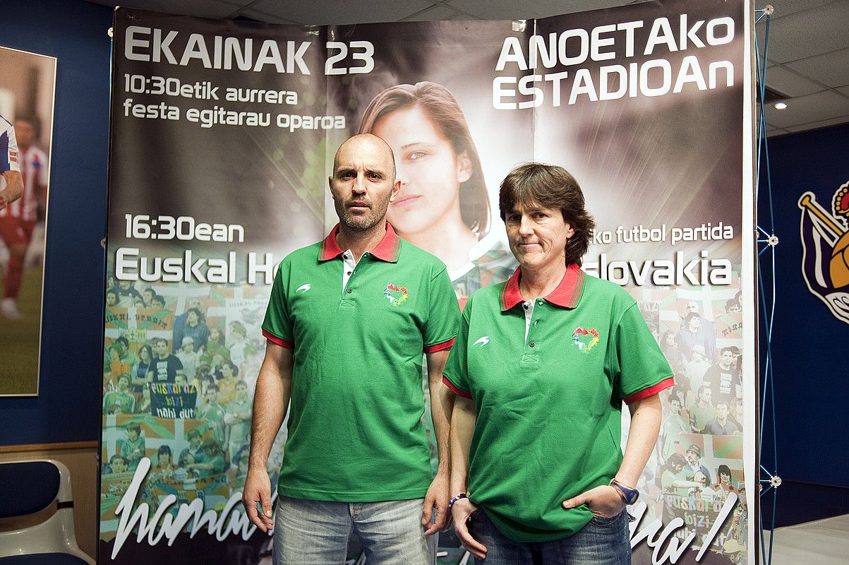 Josu Juaristi eta Garbiñe Etxeberria Euskal Herriko selekzioko hautatzaileak, atzoko agerpenean. J. C. RUIZ / ARP.