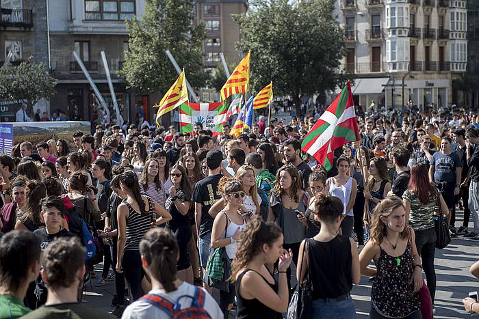 Ernairen mobilizazioa Kataluniako erreferendumaren alde, gaur, Gasteizen. JUANAN RUIZ / ARGAZKI PRESS