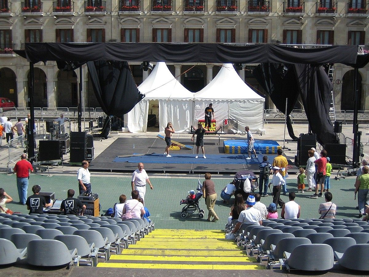 Plaza Berrian izaten zen agertokia Foruen plazan jarriko dute aurten. LIZARRALDE SOINUA.