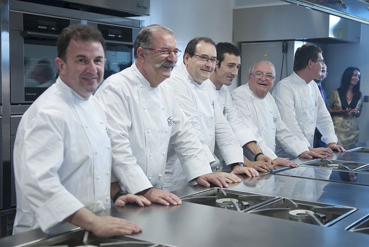 Goi mailako hainbat sukaldari, Basque Culinary Centerren inaugurazioan. JON URBE/ ARGAZKI PRESS.