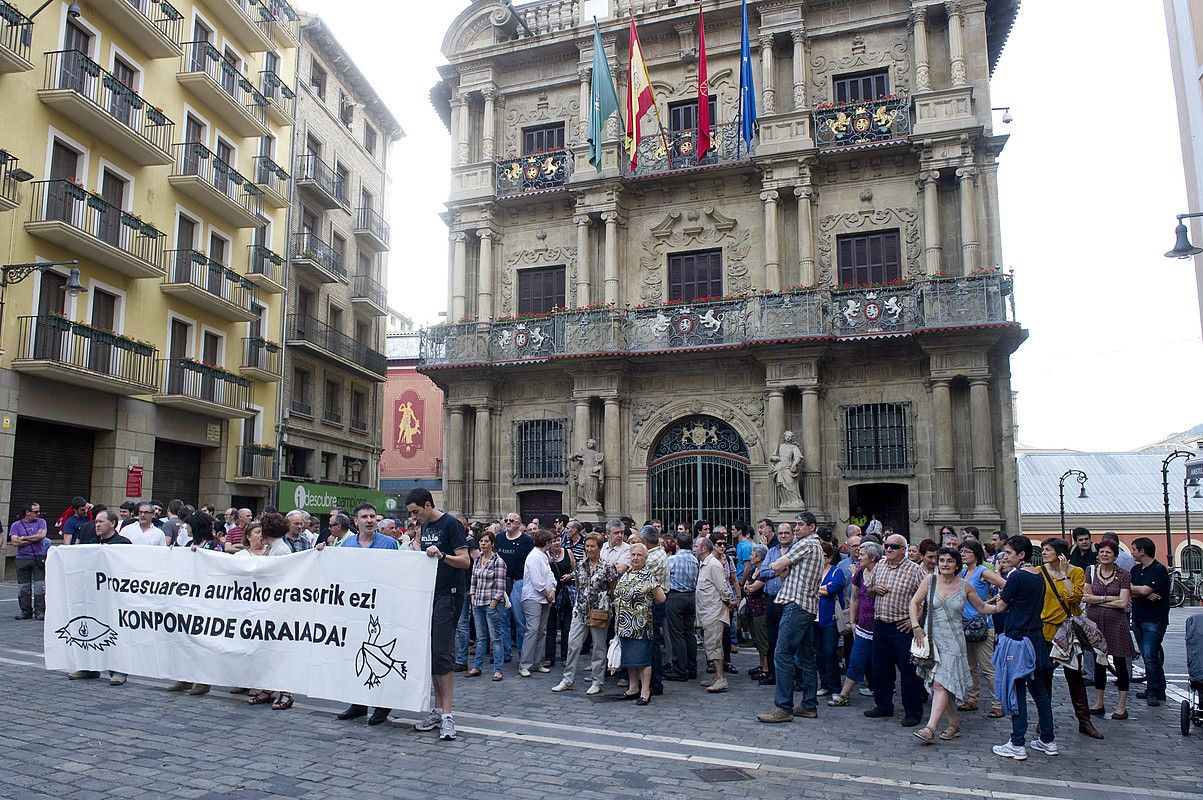 Debekuak debeku, egin zuten elkarretaratzea Iruñean. IÑIGO URIZ / ARGAZKI PRESS.