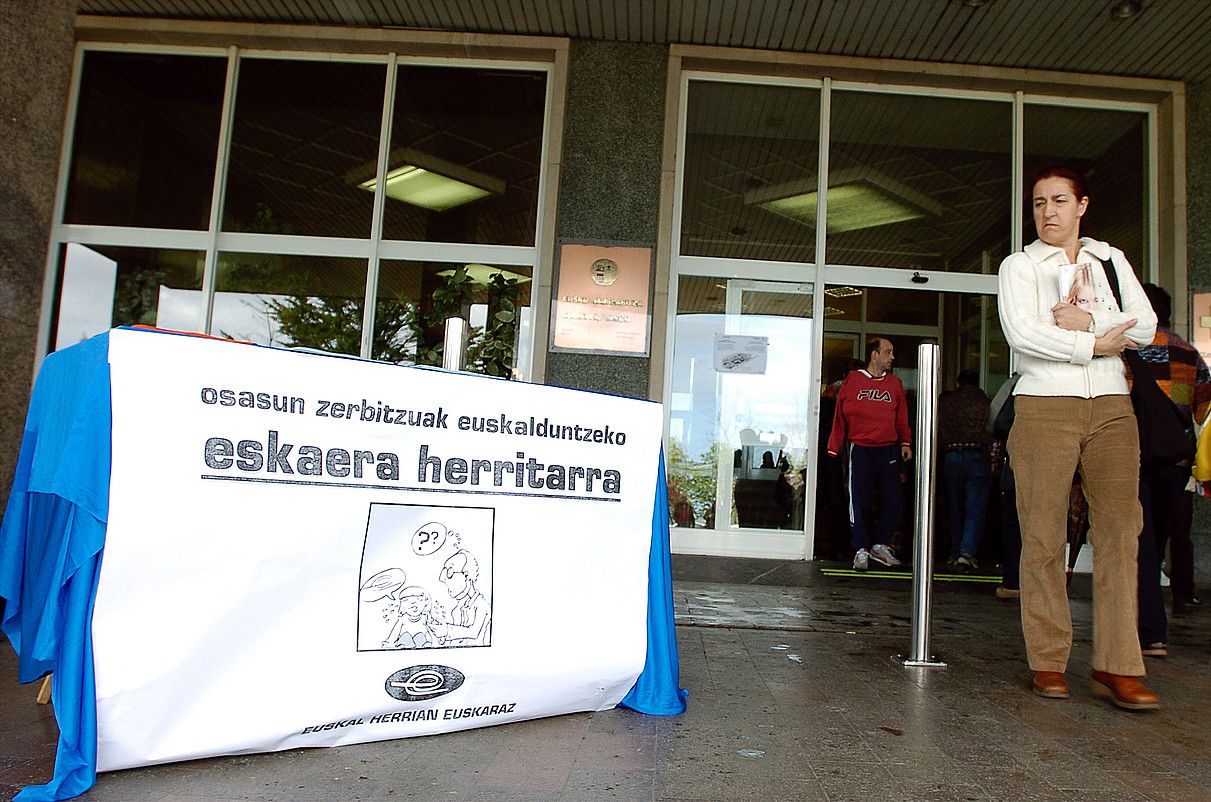 Osasun zerbitzuak euskalduntzearen aldeko ekitaldi bat, Donostian. GARI GARAIALDE / ARGAZKI PRESS. Osasun zerbitzuak euskalduntzearen aldeko ekitaldi bat, Donostian. GARI GARAIALDE / ARGAZKI PRESS.