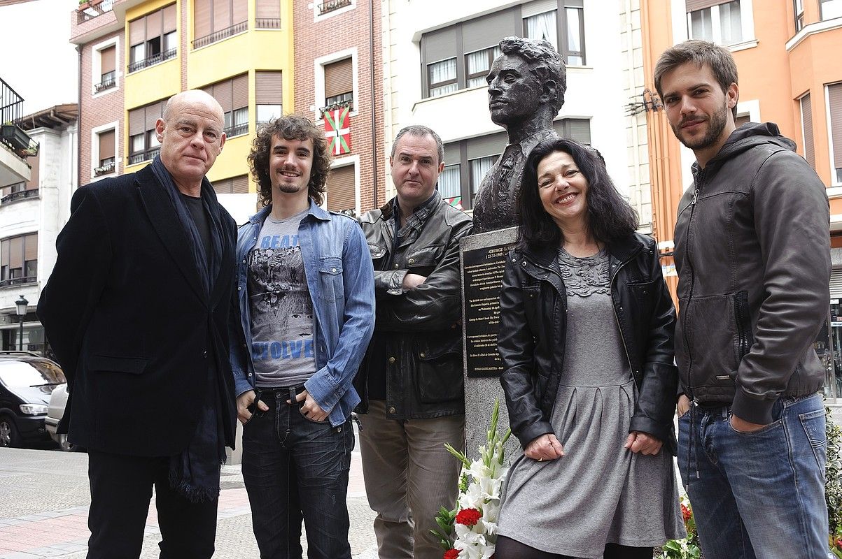 Gernika bajo las bombas telefilmeko aktore protagonistak. ETB. Gernika bajo las bombas telefilmeko aktore protagonistak. ETB.