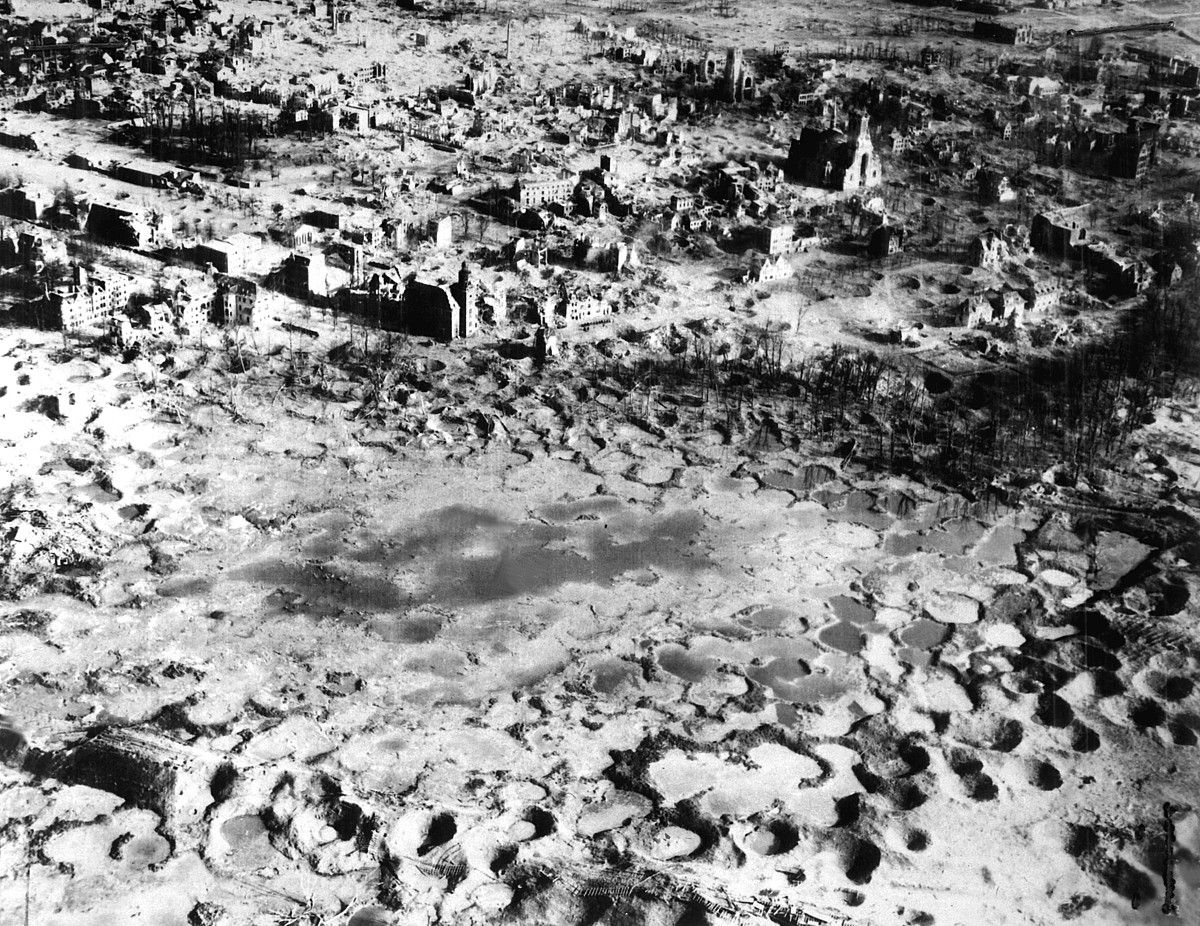 1945, Wesel, Alemania.  Erresuma Batuen erasoa. BERRIA.
