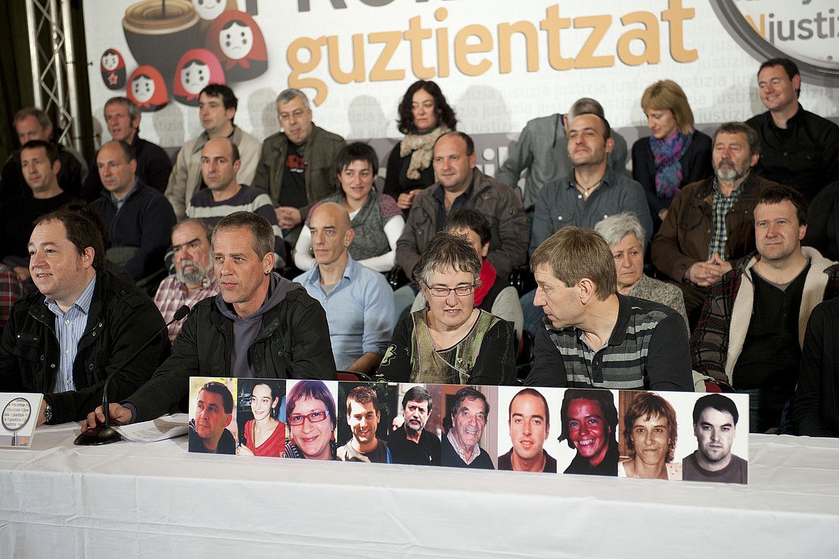 Lan politikoa egiteagatik auzipetuta dauden ezker abertzaleko kideak, atzo. GARI GARAIALDE / ARGAZKI PRESS. Lan politikoa egiteagatik auzipetuta dauden ezker abertzaleko kideak, atzo. GARI GARAIALDE / ARGAZKI PRESS.
