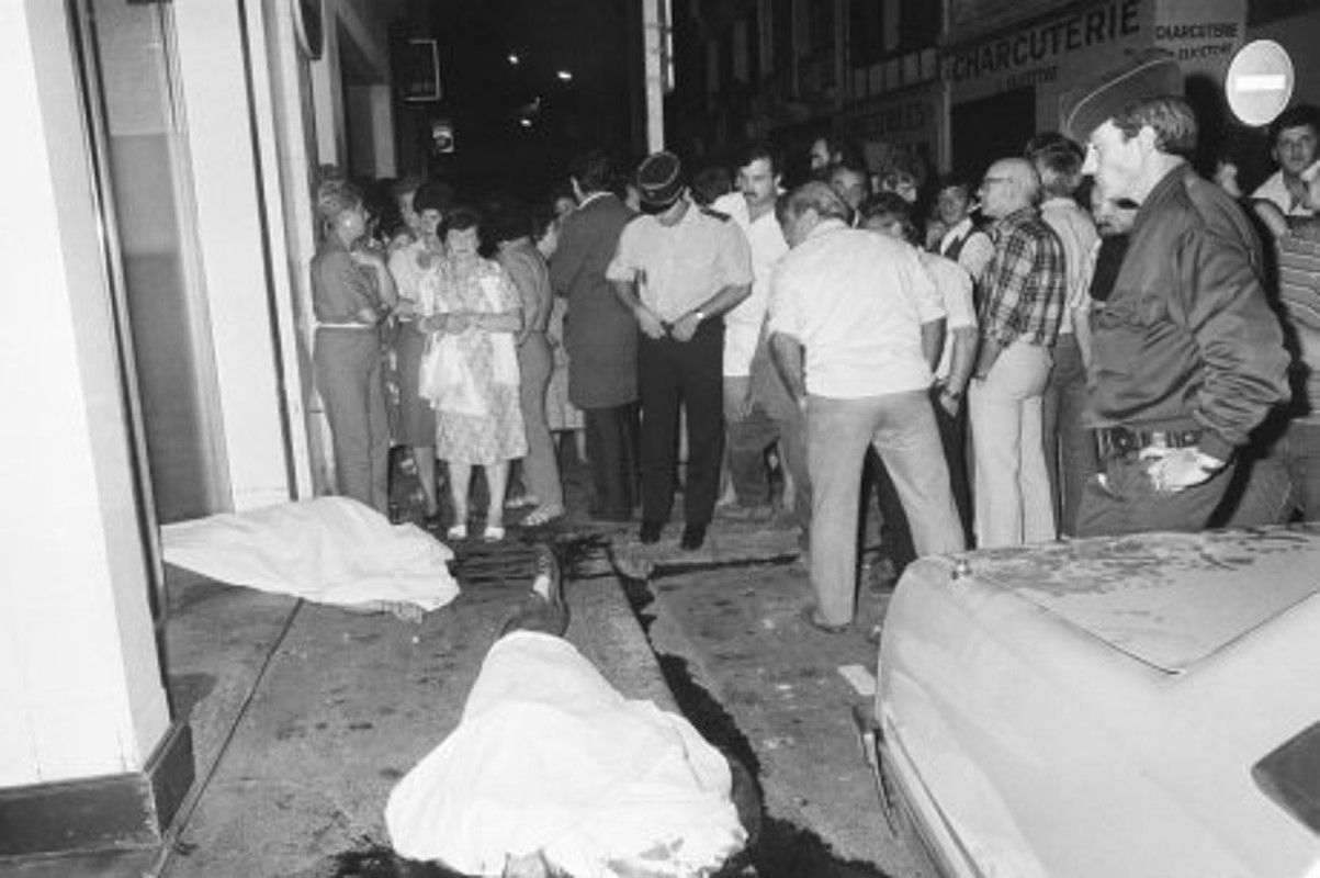 1985ean Baionako Monbar ostatuan GALek eginiko atentatuaren irudi bat. BERRIA