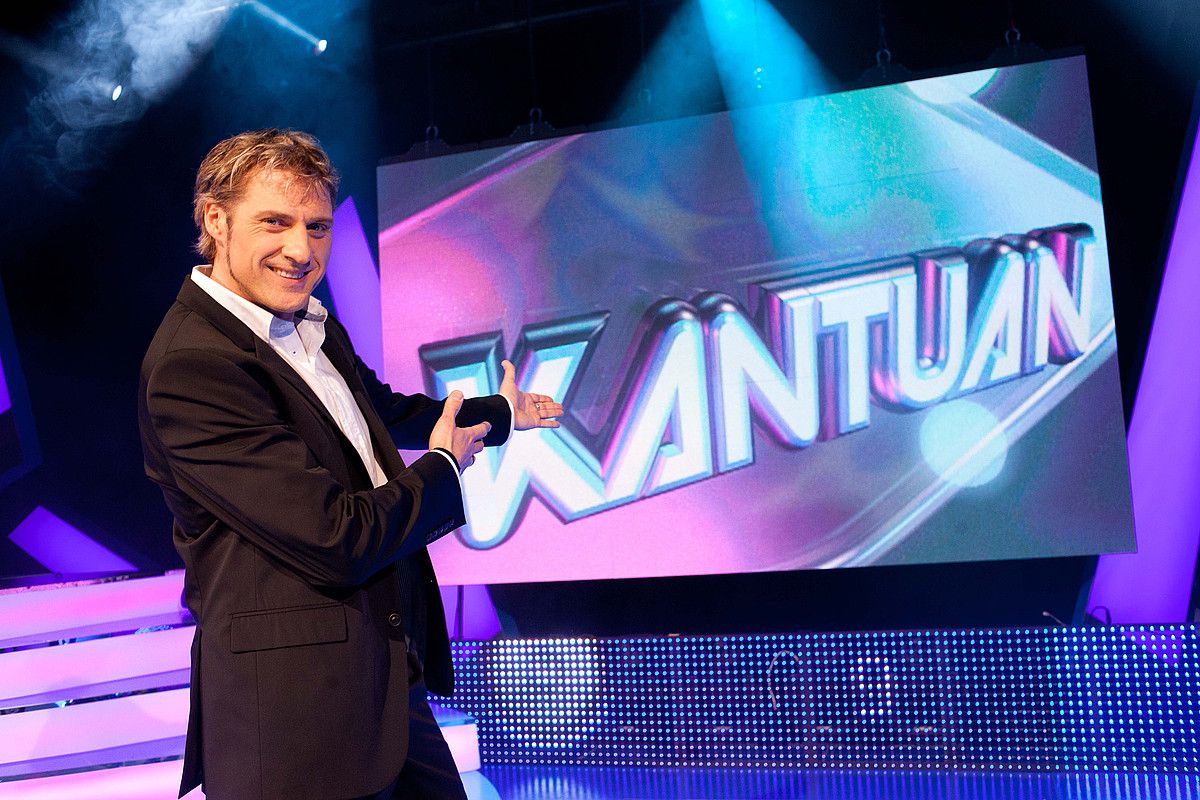 Julian Iantzik Kantuan saioa aurkeztuko du orain ETB1en. ETB. Julian Iantzik Kantuan saioa aurkeztuko du orain ETB1en. ETB.