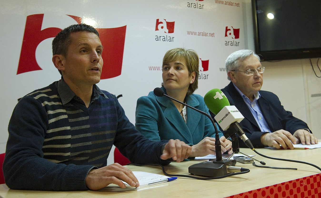 Dani Maeztu, Rebeka Ubera eta Patxi Zabaleta atzo Donostian egindako agerraldian. ANDONI CANELLADA / ARGAZKI PRESS. Dani Maeztu, Rebeka Ubera eta Patxi Zabaleta atzo Donostian egindako agerraldian. ANDONI CANELLADA / ARGAZKI PRESS.