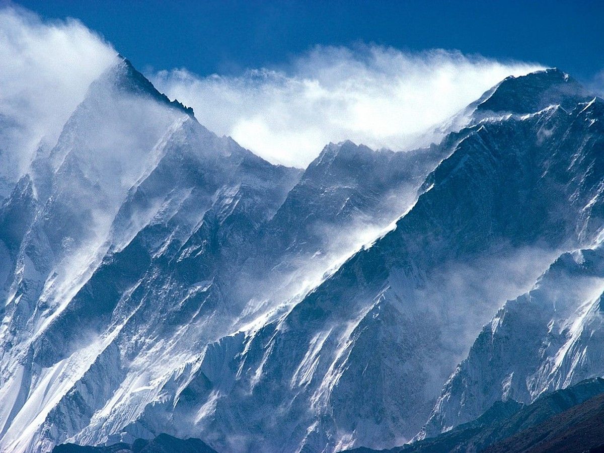 Everest eta Lhotse mendiak lotzen dituen ertza. BERRIA. Everest eta Lhotse mendiak lotzen dituen ertza. BERRIA.