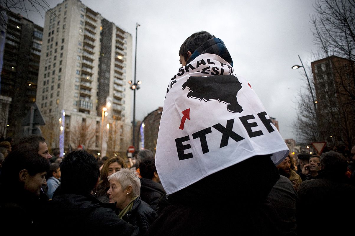 Urtarrilaren 7an euskal presoen eskubideen alde Bilbon egindako manifestazioaren une bat. JOANES ETXEBARRIA.