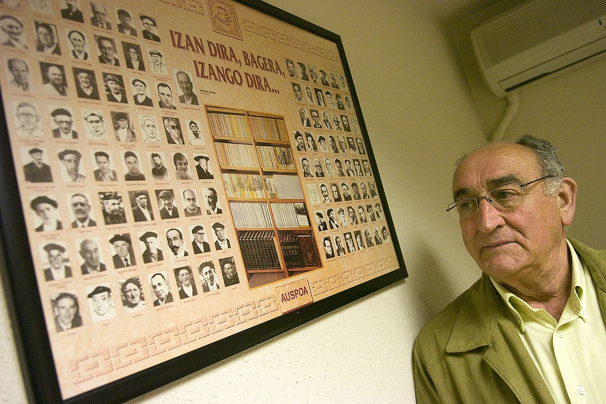 Joakin Berasategi, Sendoa argitaletxearen sortzailea, 2008ko apirilean egindako argazki batean. GARI GARAIALDE / ARP.