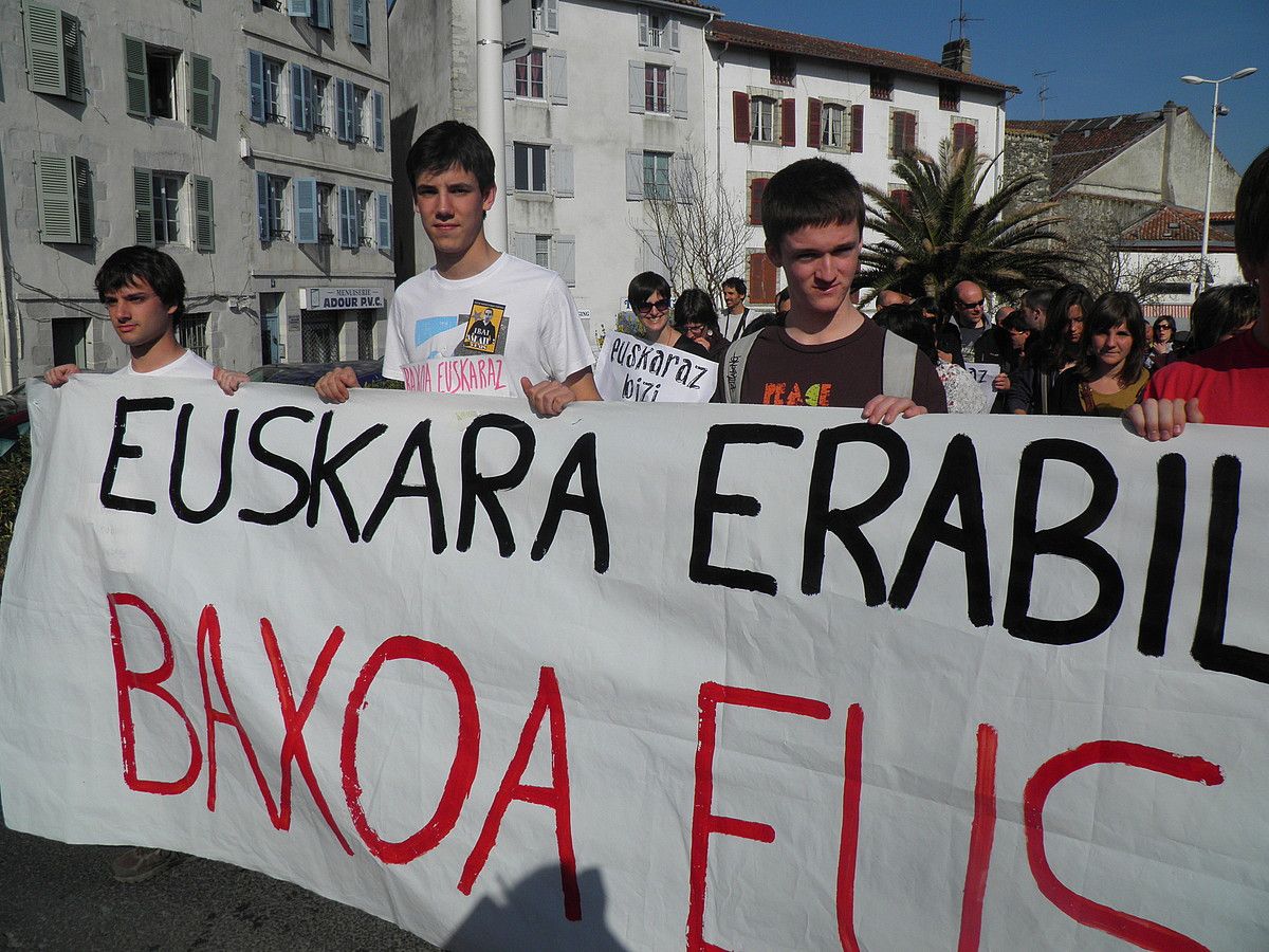Baxoa euskaraz egiteko eskatu zuten. BERRIA. Baxoa euskaraz egiteko eskatu zuten. BERRIA.