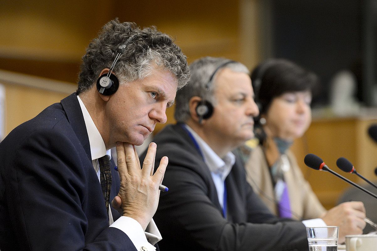 Jonathan Powell, atzo, Europako Legebiltzarrean hitzaldia emanez. FREDERIC SIERAKOWSKI.