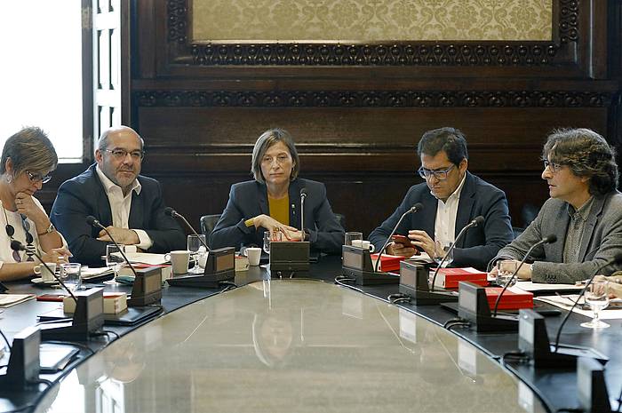 Carme Forcadell Kataluniako Parlamentuko presidentea, gaur, bozeramaile batzordean. ANDREU DALMAU, EFE