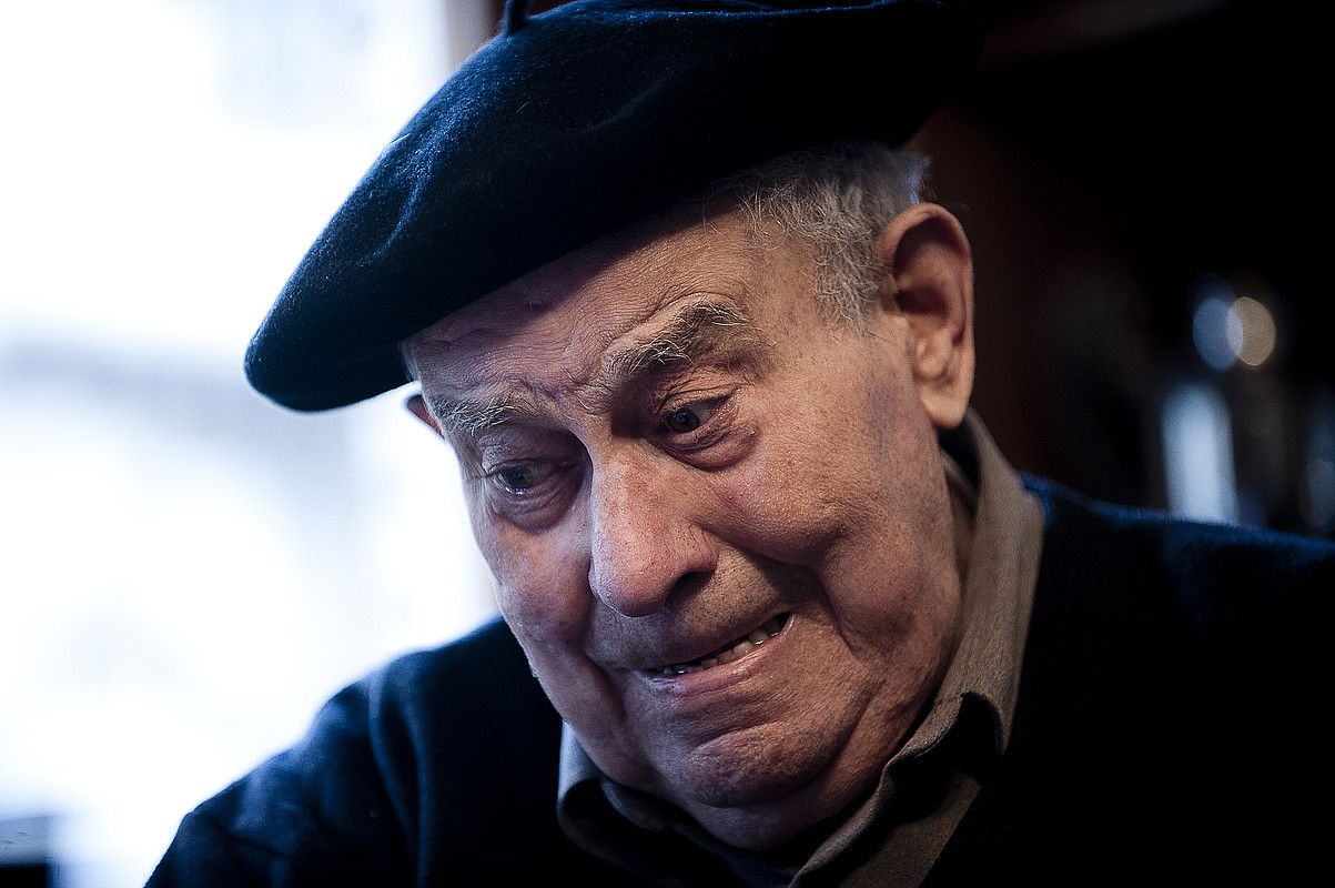 Ziriako Ortiz de Zarate esataria. RAUL BOGAJO / ARGAZKI PRESS.