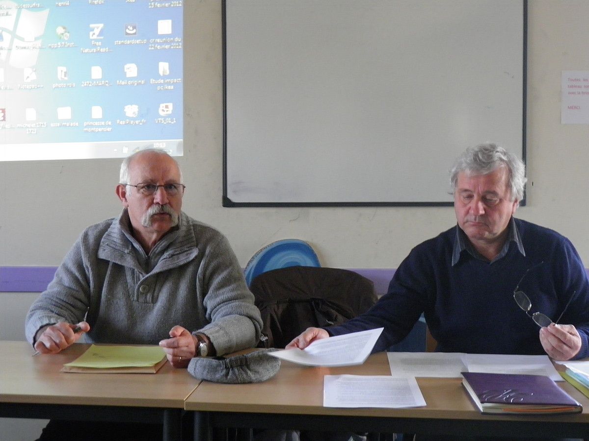 Pantxoa Tellier eta Victor Pachon CADEko ordezkariak, atzo, Baionan. BERRIA. Pantxoa Tellier eta Victor Pachon CADEko ordezkariak, atzo, Baionan. BERRIA.