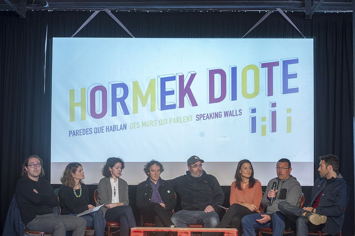 Atzo aurkeztu zuten Hormek diote egitasmoko bigarren fasea, Donostian. JUAN CARLOS RUIZ / ARGAZKI PRESS. Atzo aurkeztu zuten Hormek diote egitasmoko bigarren fasea, Donostian. JUAN CARLOS RUIZ / ARGAZKI PRESS.