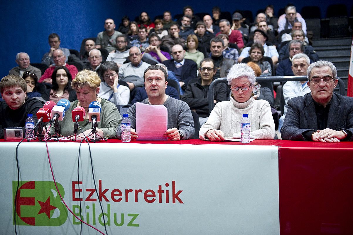 Ezkerretik Bilduz taldea aurkezteko agerraldia, atzo, Altsasun. JAGOBA MANTEROLA / ARGAZKI PRESS. Ezkerretik Bilduz taldea aurkezteko agerraldia, atzo, Altsasun. JAGOBA MANTEROLA / ARGAZKI PRESS.