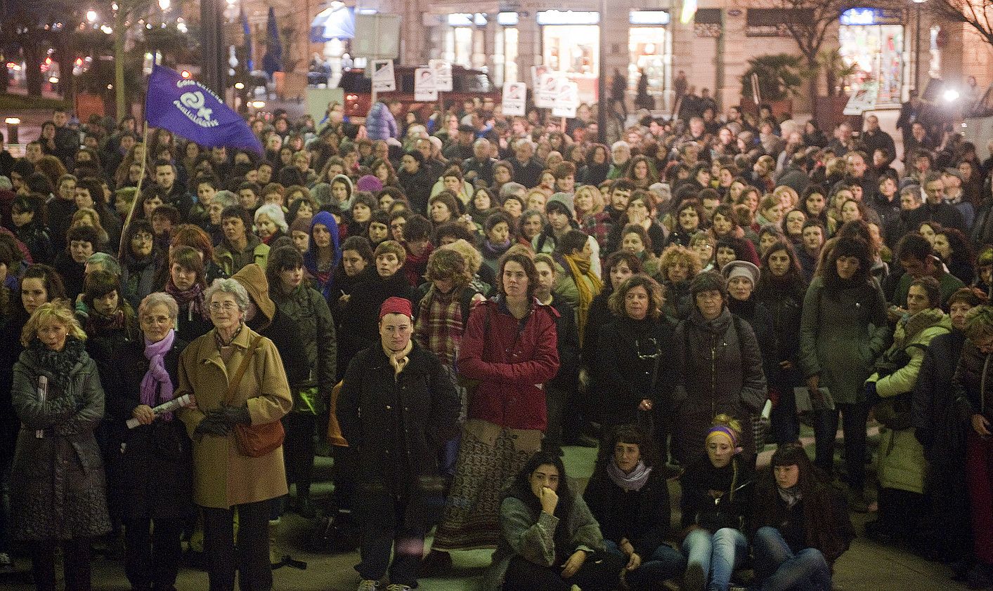 Ehunka pertsona elkartu ziren Emakumeen Nazioarteko Egunez Donostian iaz eginiko manifestazioan. FOKU