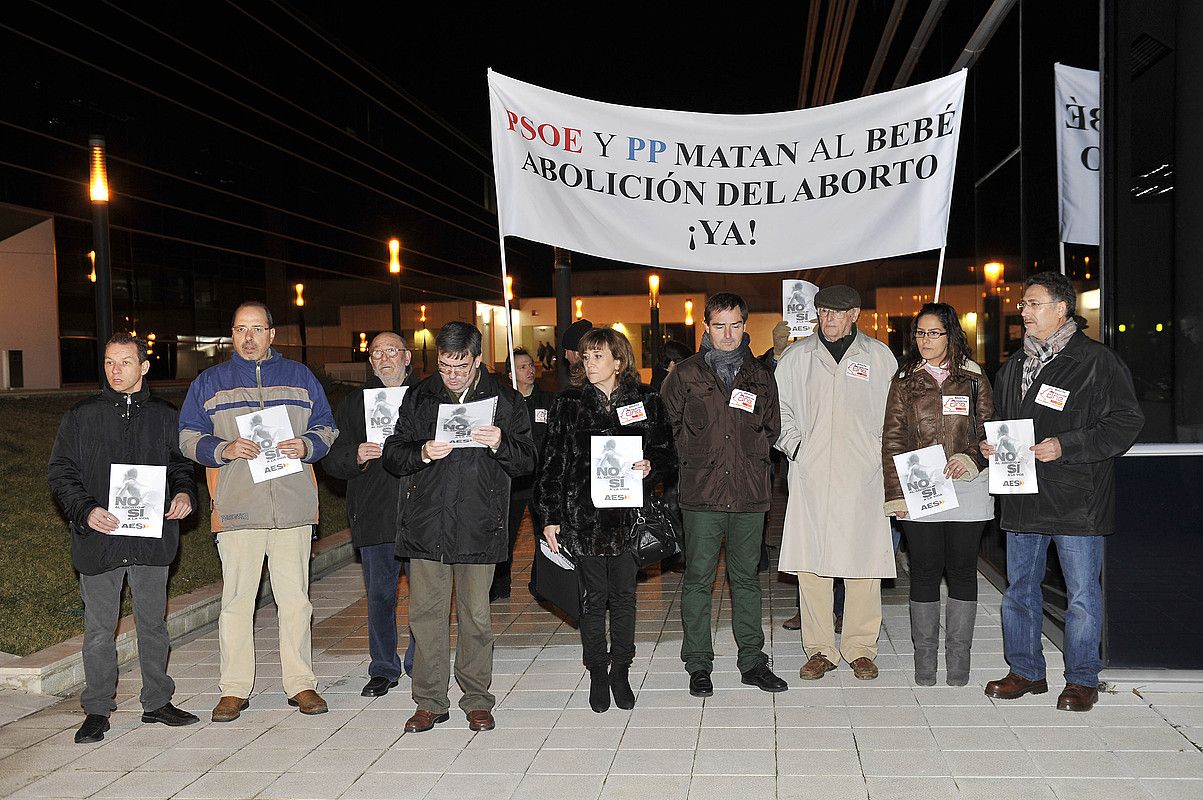 Abortuaren kontrako protesta, iazko azaroan, Antsoaingo abortu klinikaren aurrean. IDOIA ZABALETA / ARGAZKI PRESS.