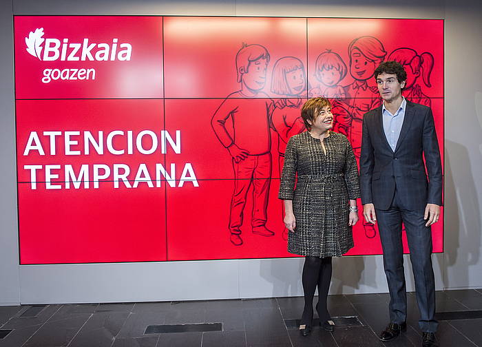 Isabel Sanchez Robles Gizarte Ekintza diputatua eta Unai Rementeria ahaldun nagusia. MARISOL RAMIREZ, ARGAZKI PRESS