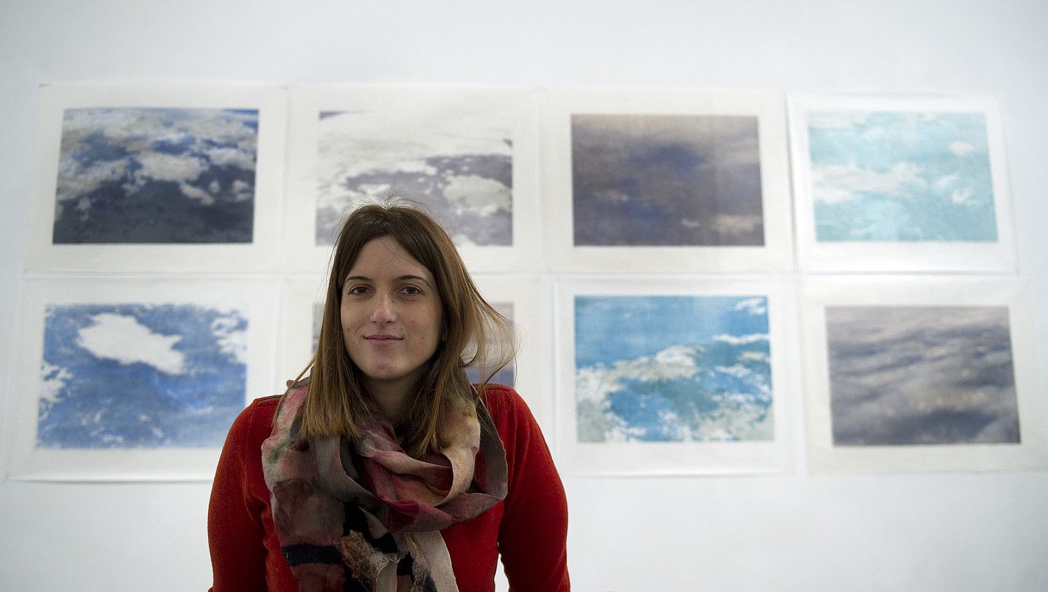 Jelena Sredanovic, bere erakusketako lan batzuen aurrean. MARISOL RAMIREZ / ARGAZKI PRESS. Jelena Sredanovic, bere erakusketako lan batzuen aurrean. MARISOL RAMIREZ / ARGAZKI PRESS.