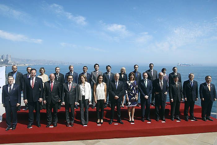 AEBak ez beste TPPren sinatzaileek itunaren etorkizunari buruz pasa den martxoan egin zuten bilera, Txileko Viña del Mar hirian. MARIO RUIZ / EFE