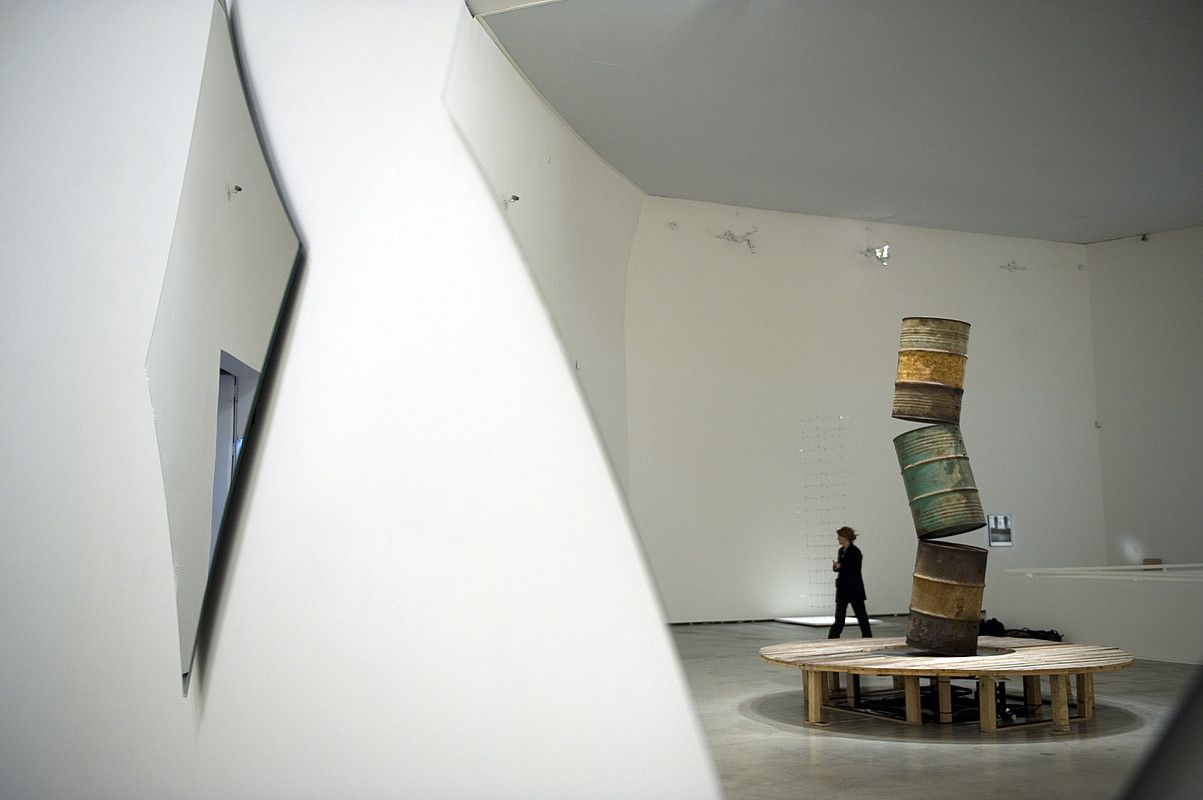 Guztira, 52 artistaren 93 obra daude erakusketan, Euskal Herrian inoiz ikusi gabeak haietako asko. MARISOL RAMIREZ / ARGAZKI PRESS. Guztira, 52 artistaren 93 obra daude erakusketan, Euskal Herrian inoiz ikusi gabeak haietako asko. MARISOL RAMIREZ / ARGAZKI PRESS.