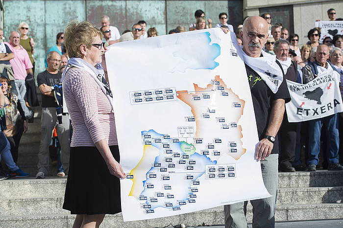Etxerat-ek presoen sakabanaketaren aurka Donostiako Auzitegi aurrean eginiko agerraldi bat. JUAN CARLOS RUIZ / ARGAZKI PRESS