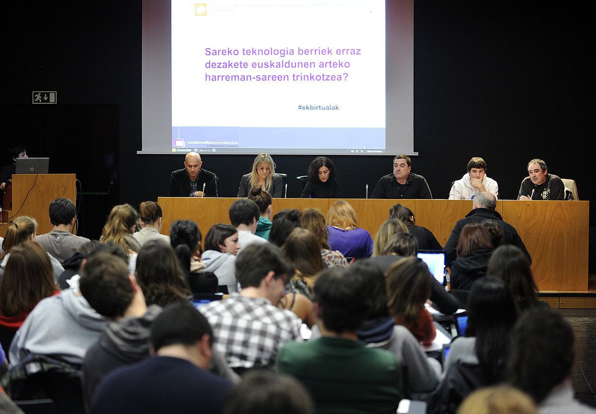 Ezkerretik eskuinera, Lontzo Sainz, Maite Goñi, Idurre Eskisabel, Hasier Etxeberria, Lander Arbelaitz eta Luistxo Fernandez. MARISOL RAMIREZ / ARGAZKI PRESS.