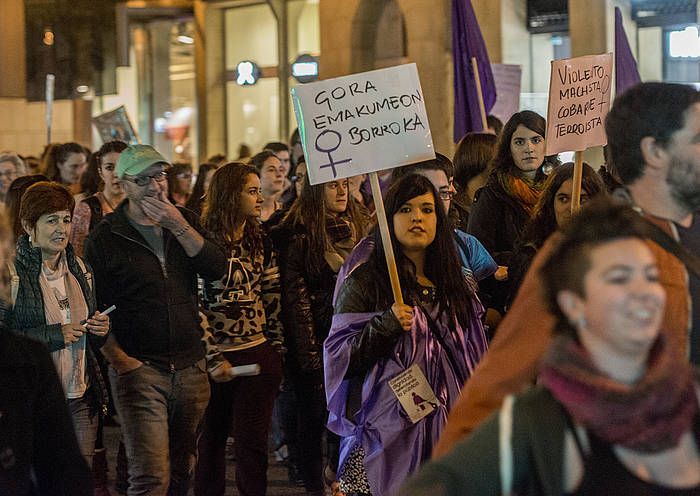 Emakumen aurkako indarkeriaren kontrako manifestazio bat, Donostian. GORKA RUBIO, ARGAZKI PRESS Emakumen aurkako indarkeriaren kontrako manifestazio bat, Donostian. GORKA RUBIO, ARGAZKI PRESS