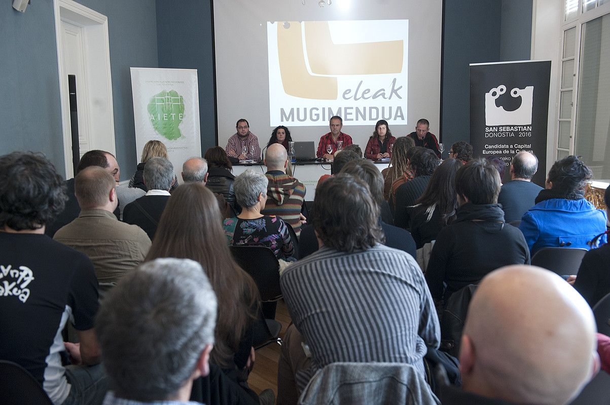 Donostiako Aiete jauregian egin zuen batzarra Eleak mugimenduak. JON URBE / ARGAZKI PRESS. Donostiako Aiete jauregian egin zuen batzarra Eleak mugimenduak. JON URBE / ARGAZKI PRESS.
