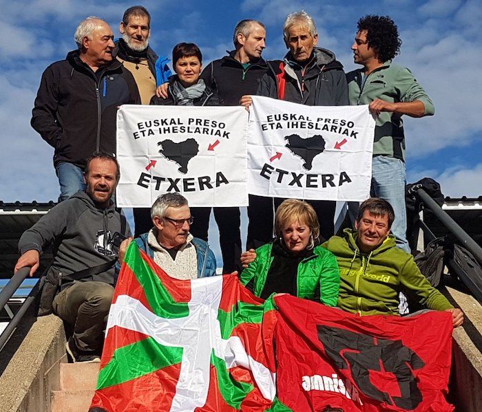 Goikoetxea, Madrilen, bila joan zaizkion senitarteko eta lagunekin. @ETXERAT