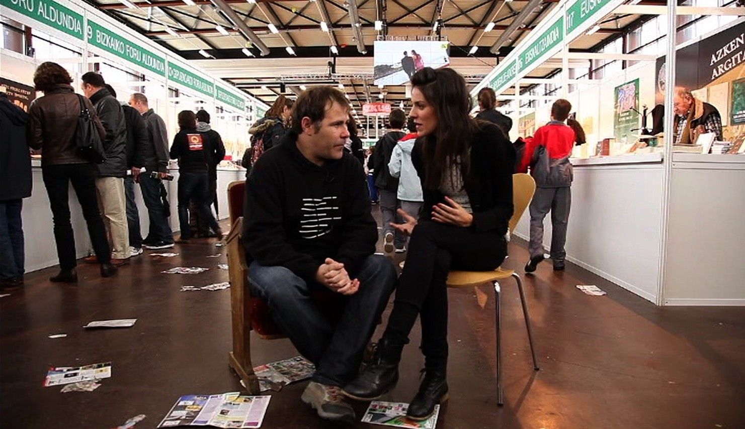Berta Lopez Ander Lipus elkarrizketatzen, Durangoko Azokan. ZIRRIBORRO TV. Berta Lopez Ander Lipus elkarrizketatzen, Durangoko Azokan. ZIRRIBORRO TV.