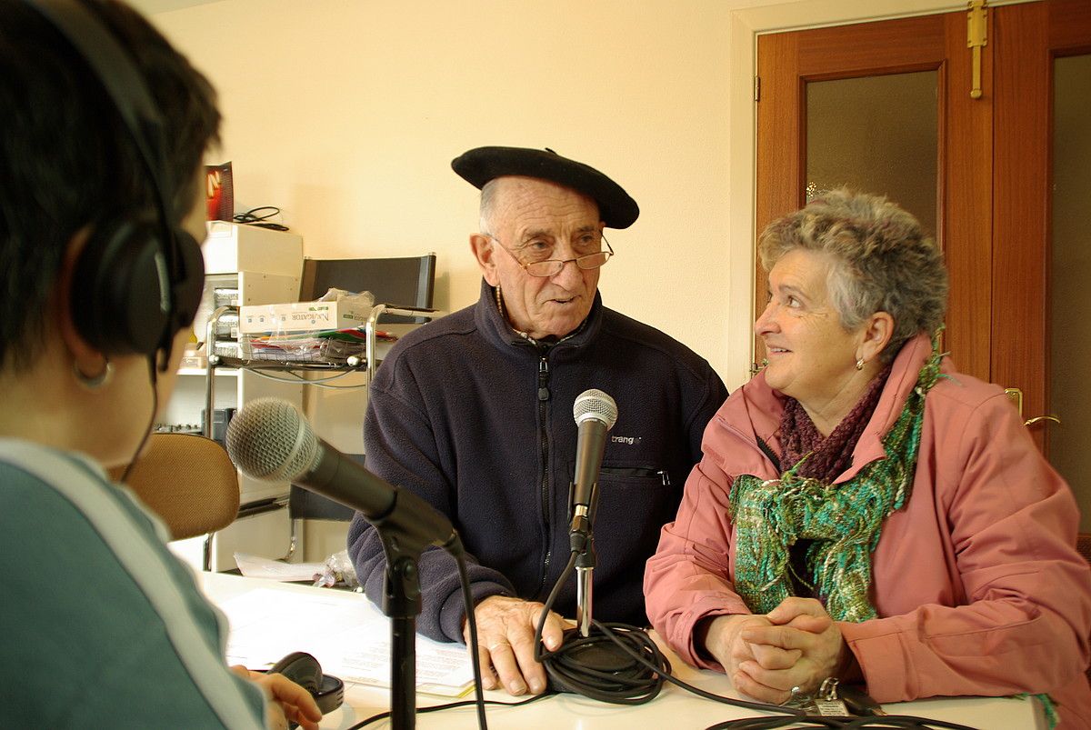 Diru faltagatik 2002. urtean jarduna eten behar izan zuen Irati irratiak, eta zortzi urte egon zen isilik. IRATI IRRATIA.