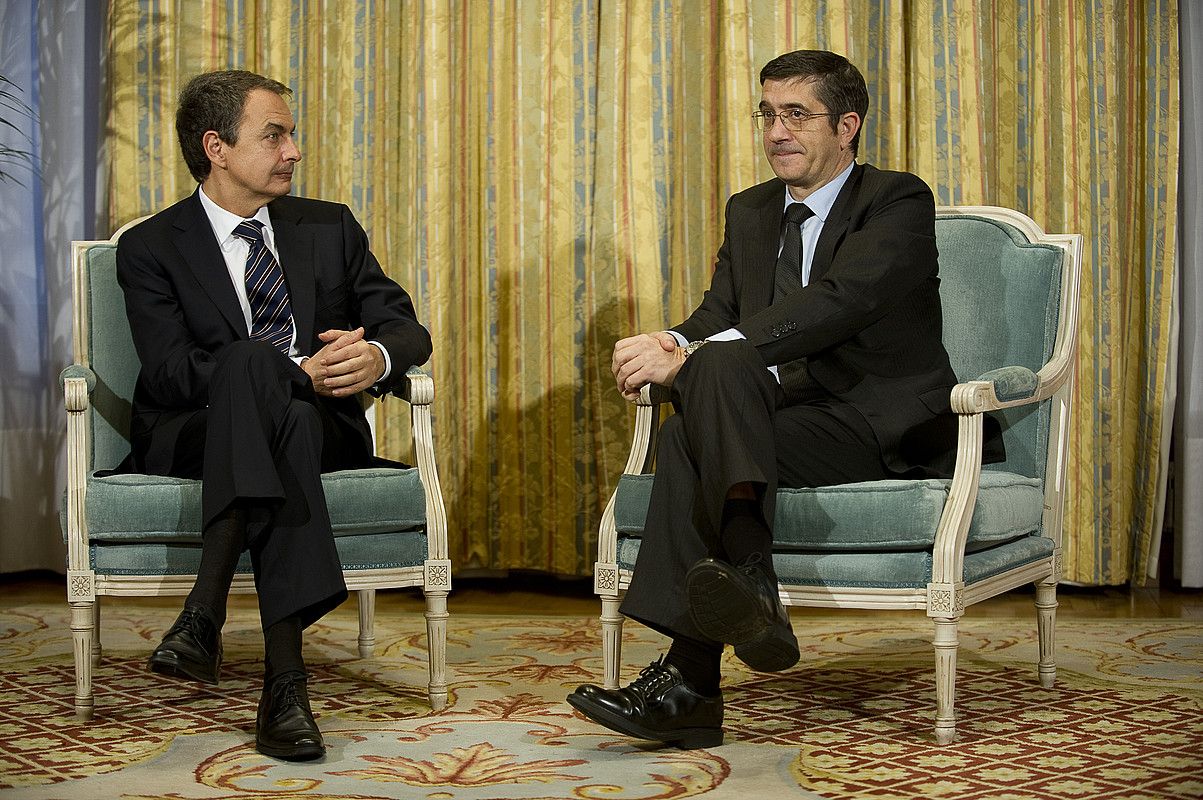 Espainiako gobernuburu Jose Luis Rodriguez Zapatero eta Eusko Jaurlaritzako lehendakari Patxi Lopez, atzo, Ajuria Enean. RAUL BOGAJO / ARGAZKI PRESS.