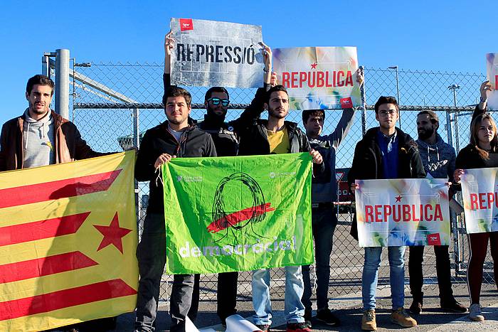 Protesta bat Estremerako espetxearen aurrean. VICTOR LERENA, EFE